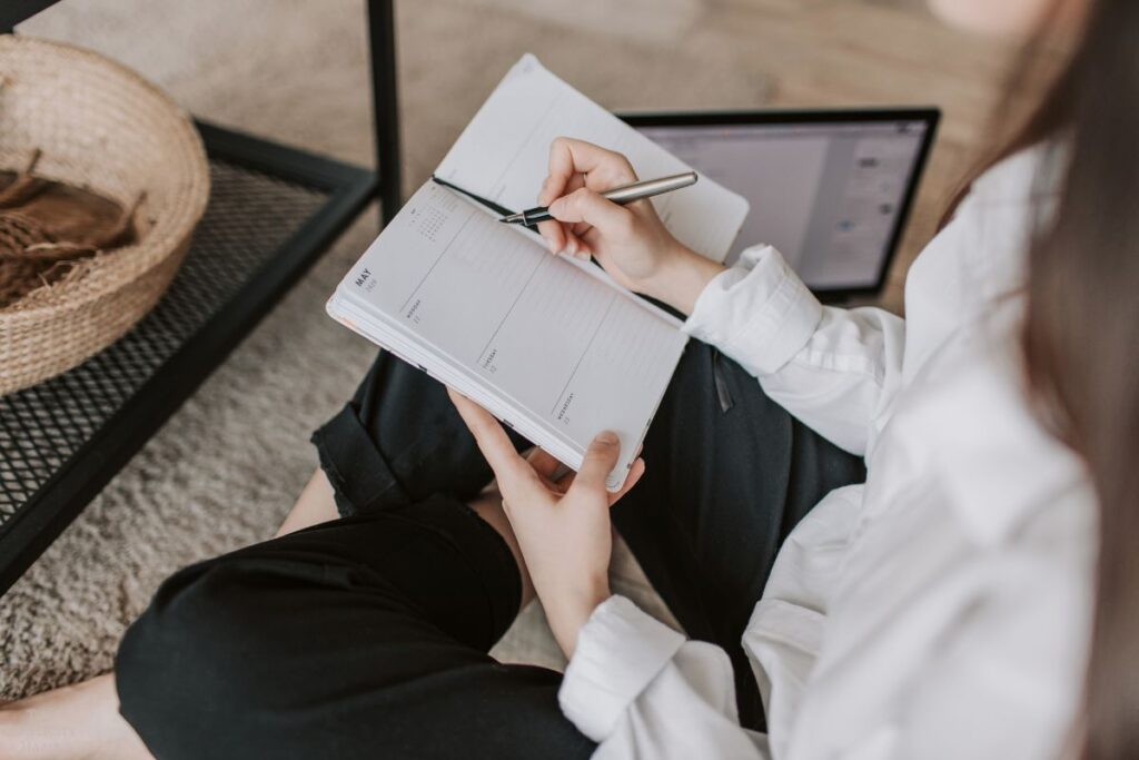 Simple Life Hacks to Stay Organized and Focused