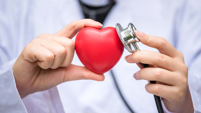 Signs You Need to See a Cardiologist for Chest Pain – In Simple Words